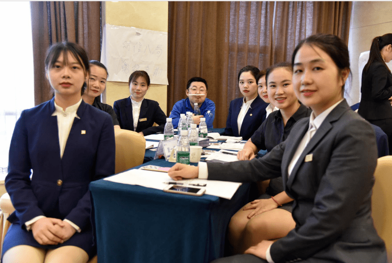 《酒店服务礼仪》内训课堂实时回顾 萨维尔国际商学院&财信酒店贵宾礼遇精修班